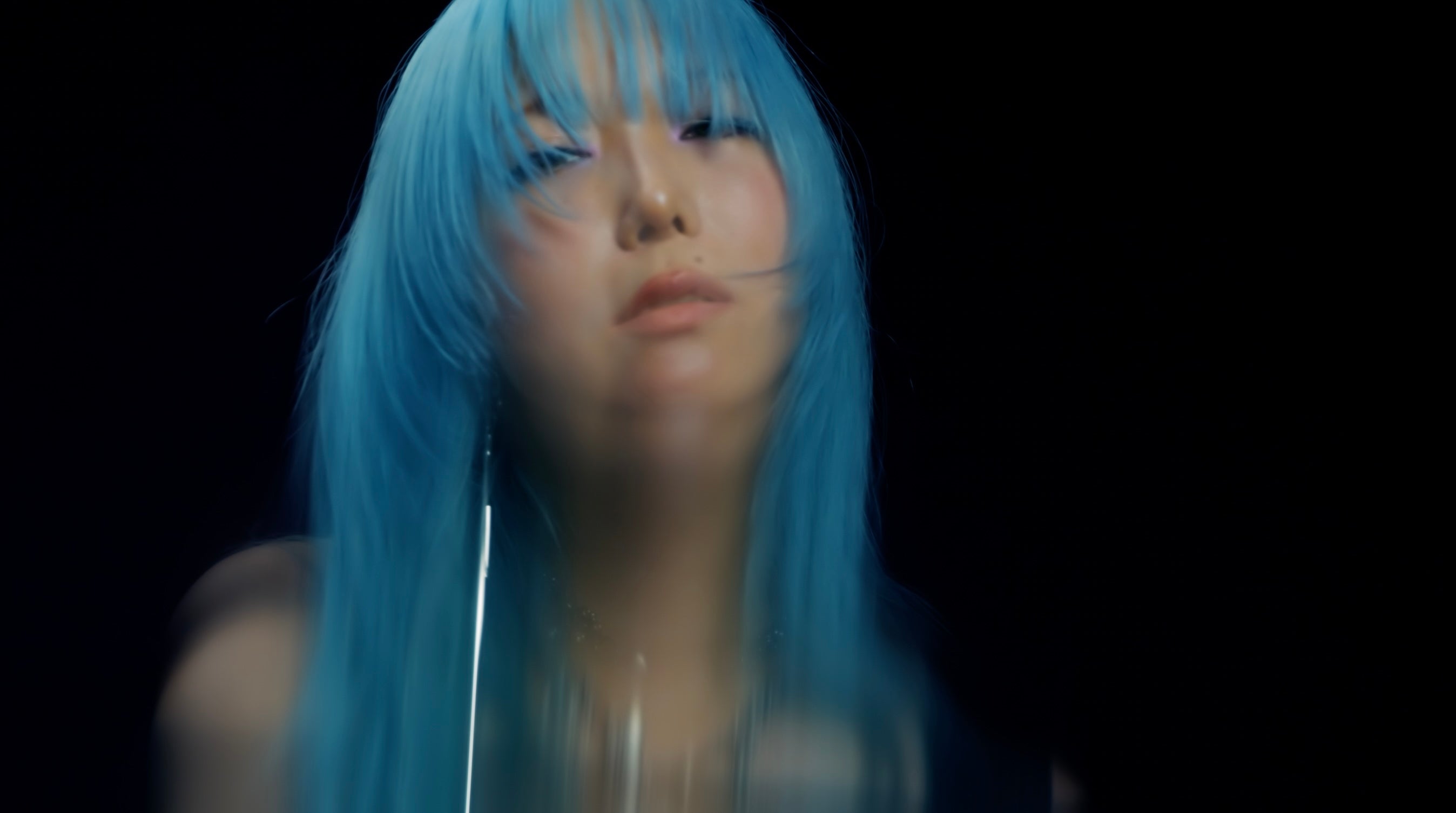 Cö shu Nieが自主レーベル第一弾シングル「I am the light」のミュージックビデオを公開。特典満載の新ファンクラブとショップもオープン。